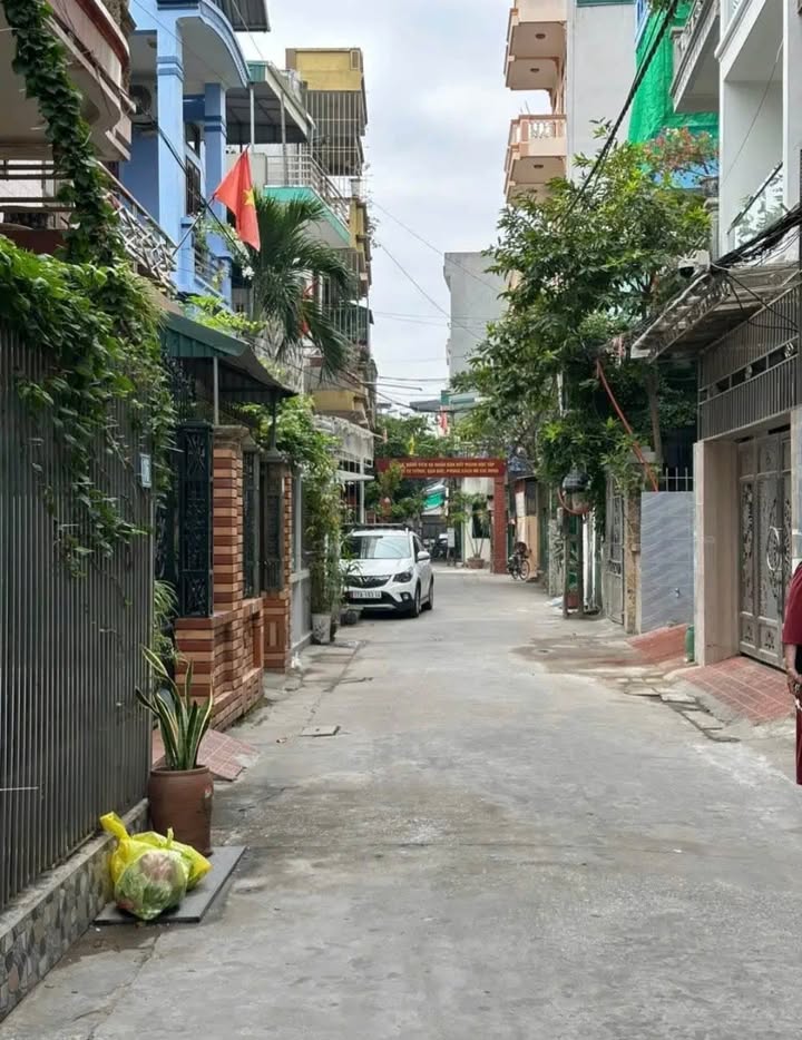 Nhà 3 tầng tại phường Quang Trung, Thái Bình giá 3 tỷ - Ô tô đỗ cửa, gần Vincom!