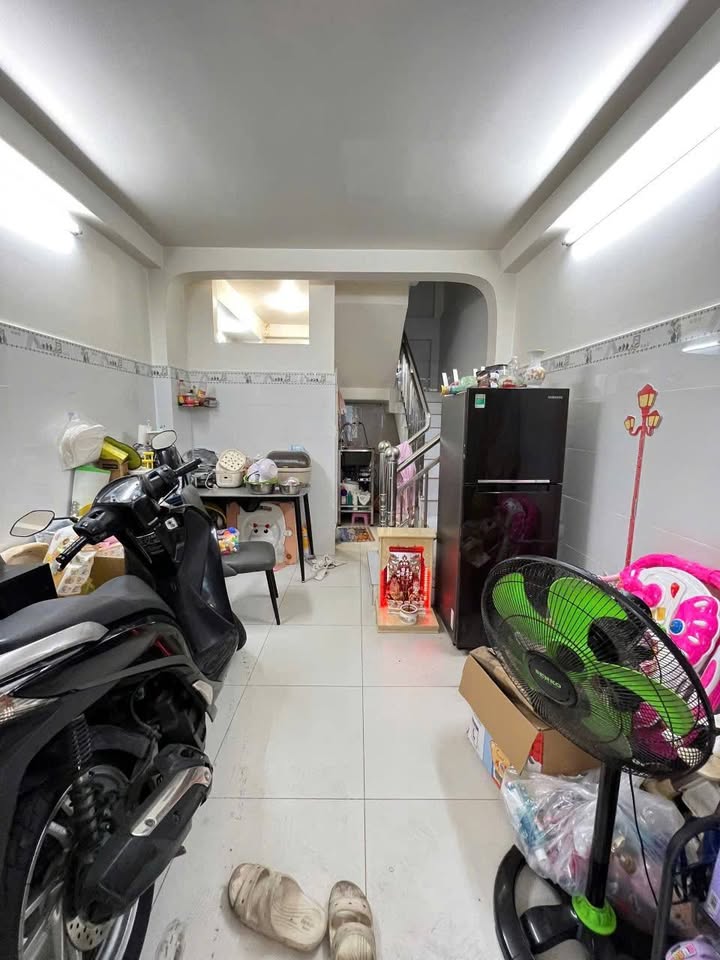 Nhà Phong Phú, Quận 8 - 22m² giá 3.5 tỷ - Sổ hồng chính chủ, thương lượng mạnh tay!