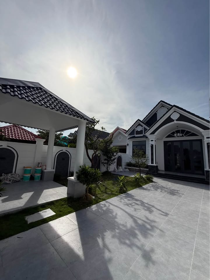 Biệt thự vườn Cần Giuộc 250m² giá 3.3 tỷ - Không gian sống lý tưởng!