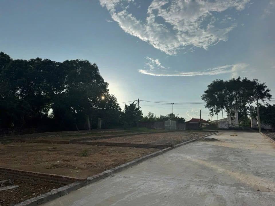 Đất nền mặt tiền 7,1m tại Đông Phong, Ba Vì, 102m² giá 800 triệu - Cơ hội đầu tư tốt!