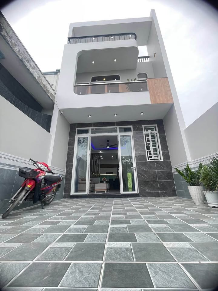 Nhà 1 Trệt 1 Lầu Hẻm 6m Quốc Lộ 50, Bình Hưng, 100m² - Giá 990 triệu, Sổ Hồng Riêng!