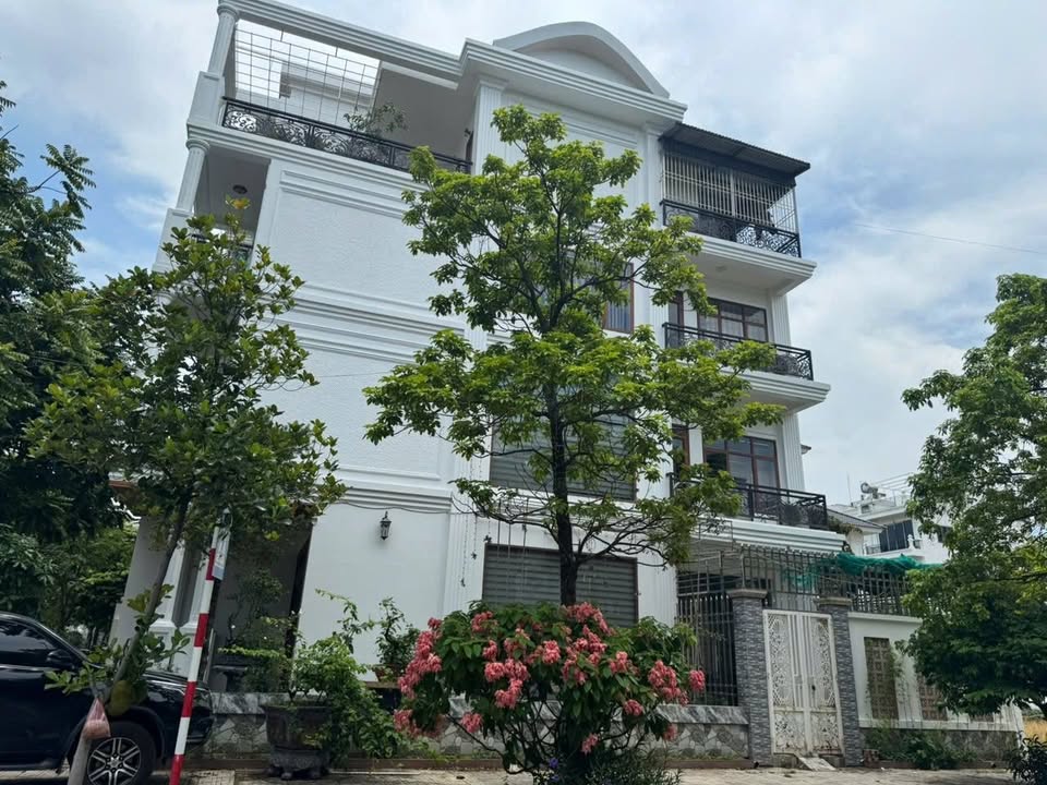 Biệt thự Bách Việt Bắc Giang 182m² giá 20 tỷ - View hồ thơ mộng!