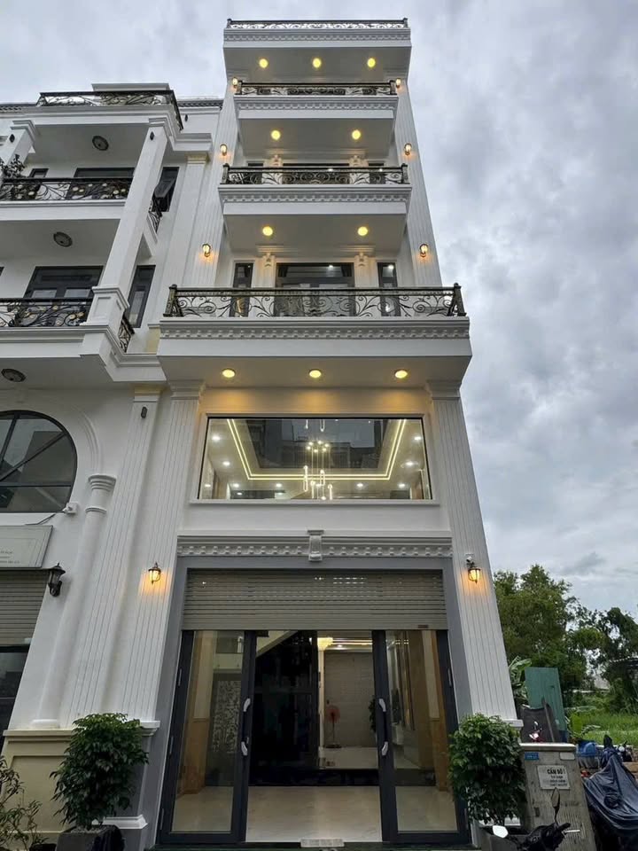 Nhà phố đẹp quận 7 62.5m² giá 13.2 tỷ - Sẵn sàng vào ở ngay!