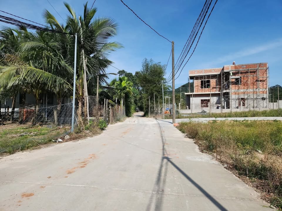 Đất nền 500m² hẻm 1 xẹt Đường Nguyễn Trung Trực - Cách mặt đường 150m, giá chỉ 1 tỷ!