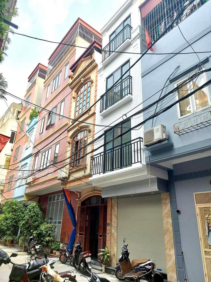 Nhà phố Trần Khát Chân 50m² giá 9 tỷ - Sổ đỏ chính chủ, vuông vắn!