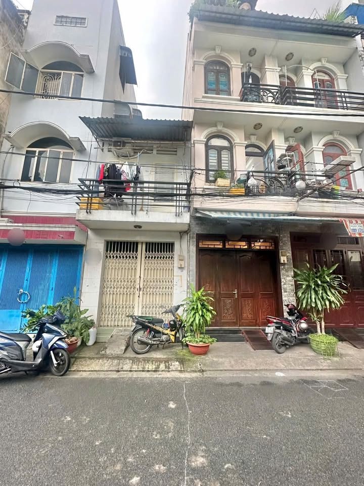 Nhà 2 mặt tiền Nguyễn Giản Thanh, Phú Nhuận, 64m² giá 10.5 tỷ - Cơ hội đầu tư hấp dẫn!