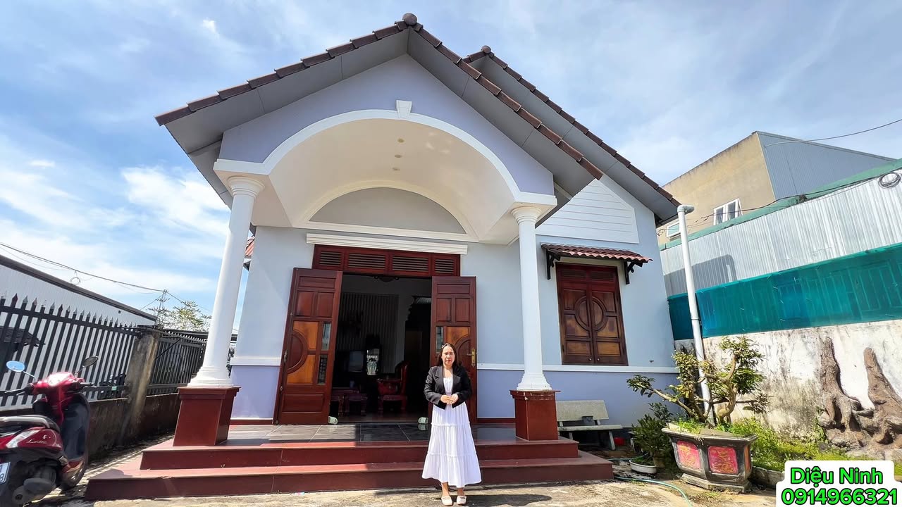 Nhà mái thái đẹp 2 mặt tiền Hẻm 115 Lam Sơn, Lộc Sơn 220m² - Giá chỉ 2.95 tỷ!