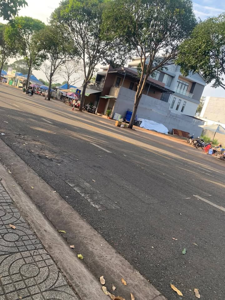 Nhà mặt tiền Hương Lộ 3, Phường Long Phước, Thủ Đức 204m² giá 4.2 tỷ - Đầu tư sinh lời ngay!