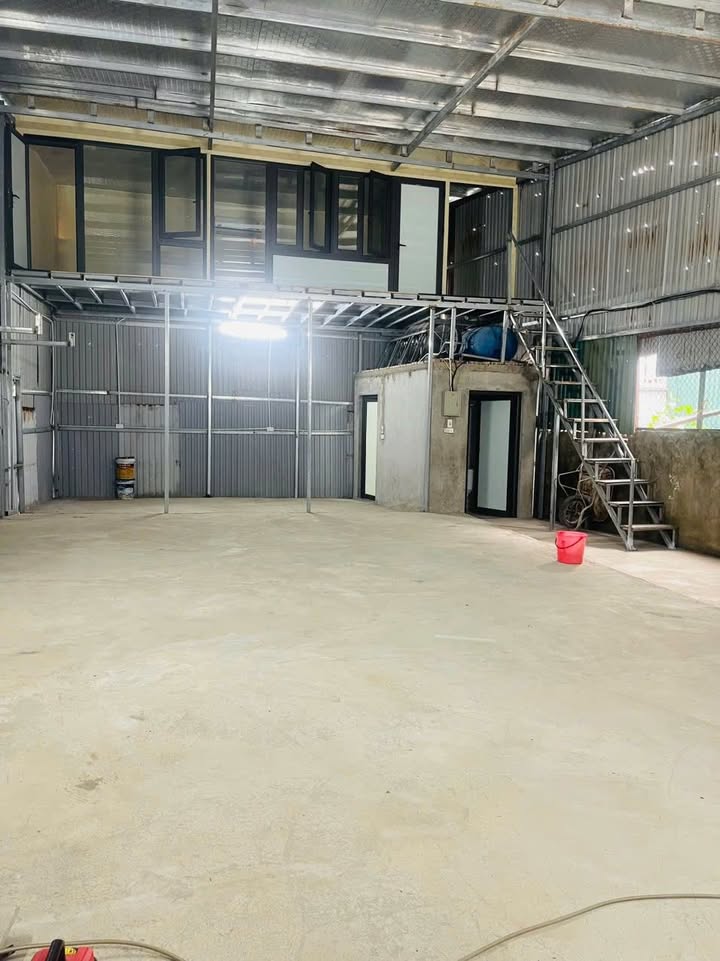 Kho hàng cho thuê tại Định Công 130m² giá 14 triệu - Phù hợp cho sản xuất nhẹ!