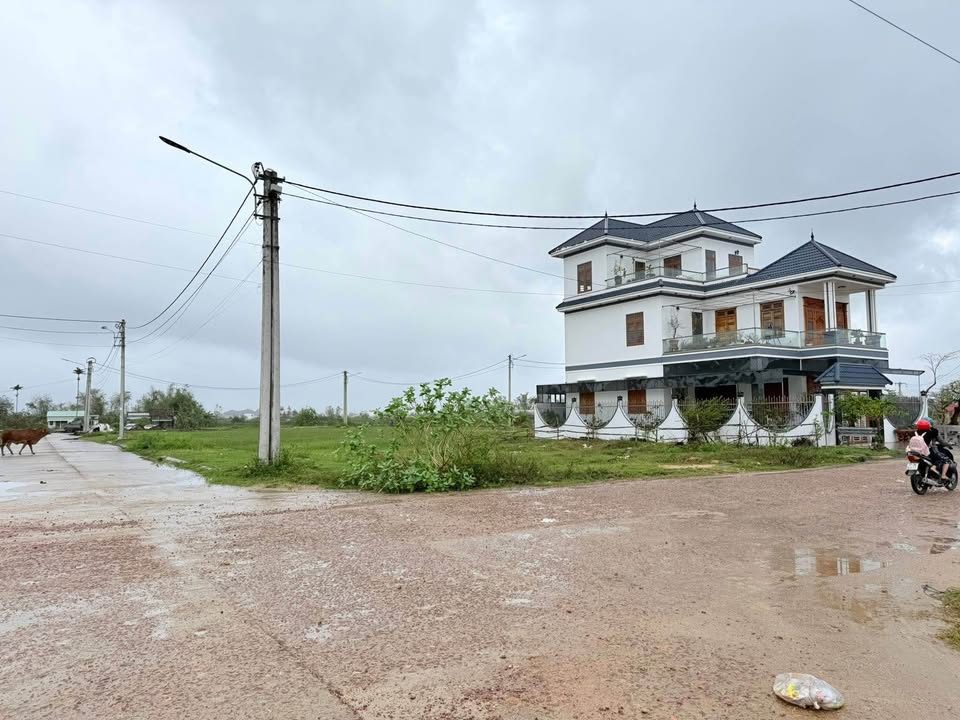 Đất nền Phước Thuận, Tuy Phước 180m² giá 3.3 tỷ - Lô góc 2 mặt tiền cực đẹp!