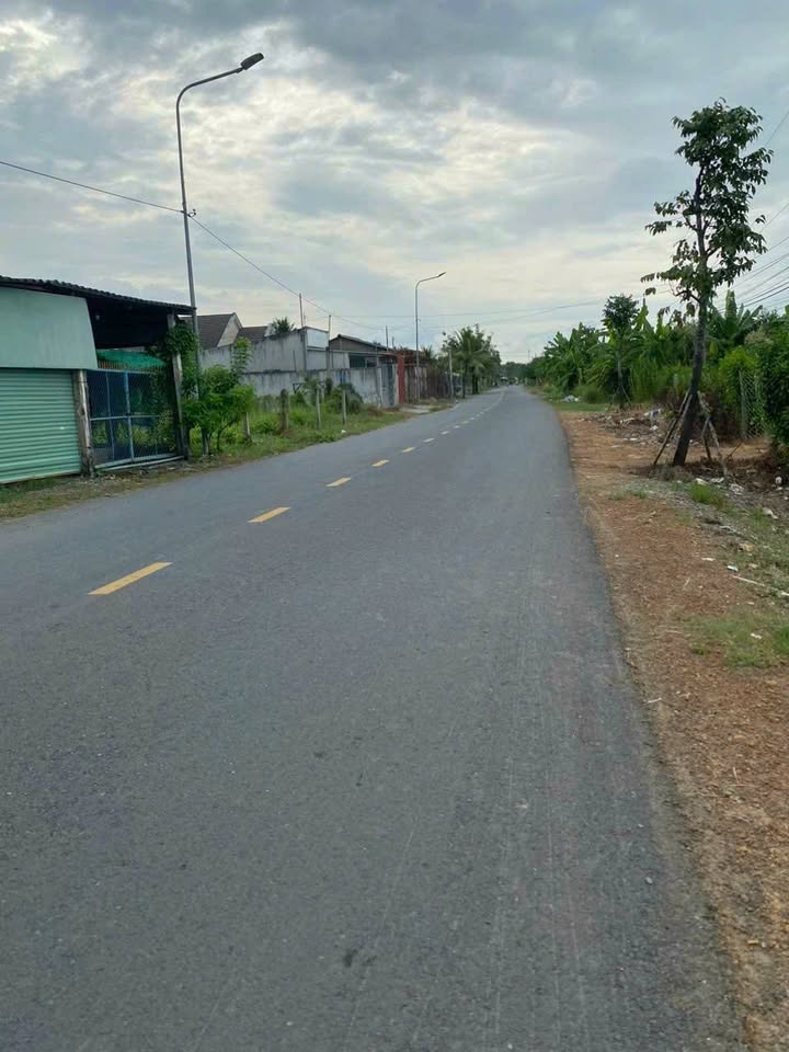 Nhà mặt tiền đường nhựa 9m xã Long Hòa, Cần Đước - Giá 2.5 tỷ, sổ hồng chính chủ!