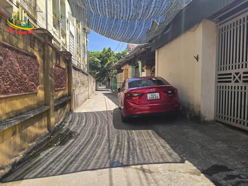 Đất nền Bích Đào, Hoa Lư 65.8m² giá 2 tỷ - Đường thông thoáng, gần siêu thị!