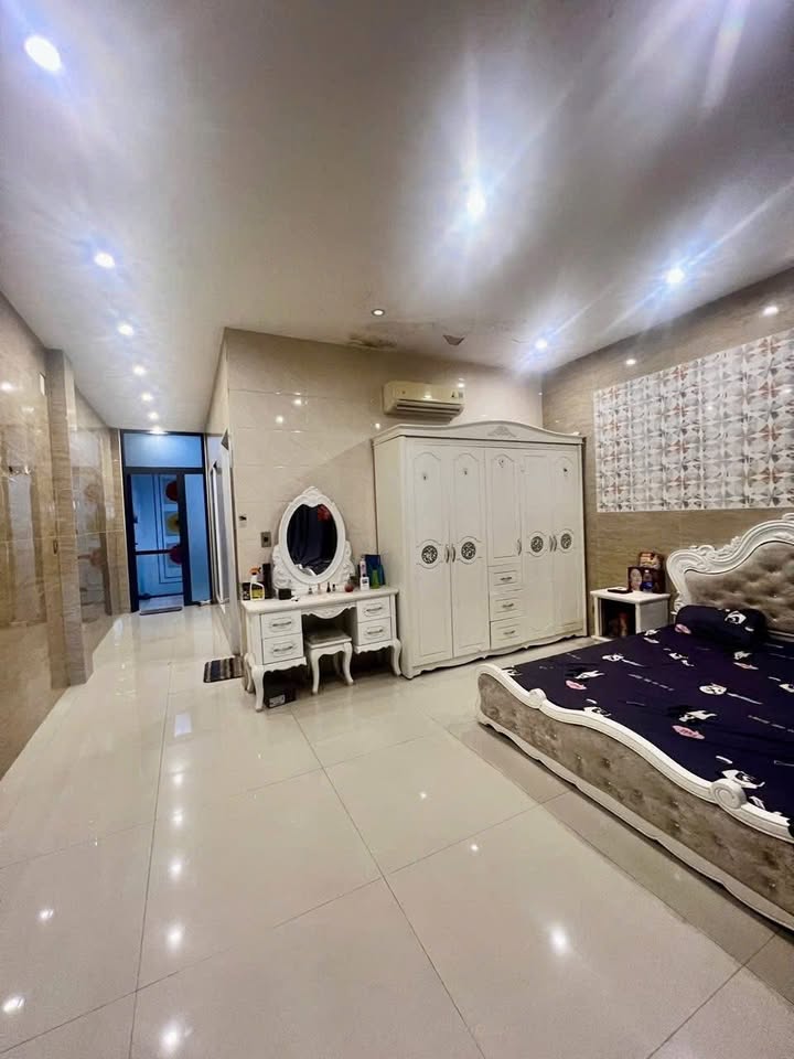 Nhà 2 tầng mặt tiền Nguyễn Xí 125m² giá 8.5 tỷ - Đầu tư sinh lời ngay!