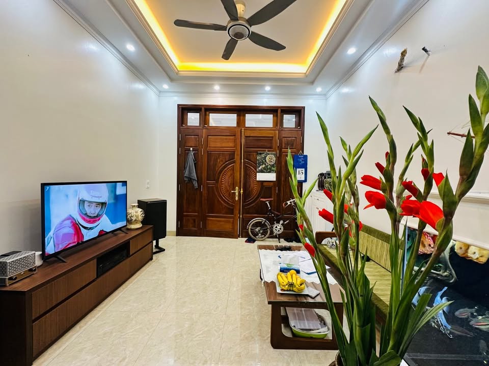 Nhà 5 tầng đường Lâm Du, Bồ Đề 30m² giá chỉ 9.99 tỷ - Ô tô đỗ cửa thoải mái!