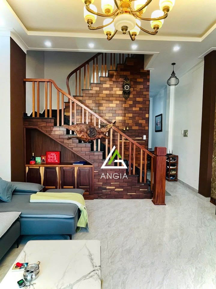 Nhà Phù Đổng Thiên Vương Đà Lạt 66m² giá 7.9 tỷ - Sổ đỏ sang tên ngay!