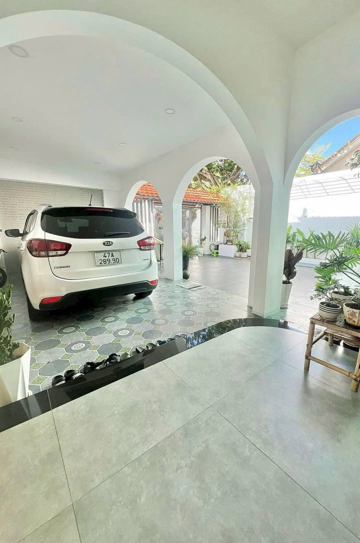 Biệt thự mặt tiền Phan Chu Trinh, Buôn Ma Thuột 189m² giá 12.8 tỷ - Vị trí đắc địa hiếm có!