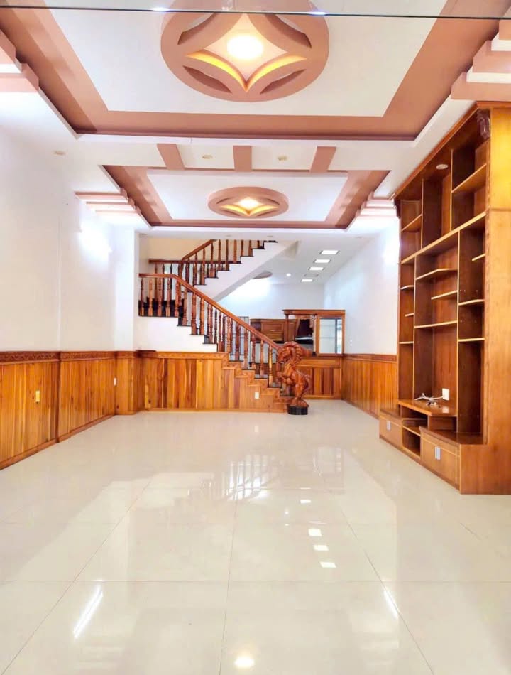 Nhà hoàn thiện đẹp mặt tiền Nam Kỳ Khởi Nghĩa 100m² giá 5 tỷ - Đầu tư sinh lời ngay!