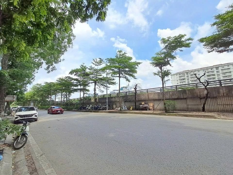 Nhà mặt phố Bưởi, Ba Đình, 40m² giá 15 tỷ - Gần Công viên Thủ Lệ!