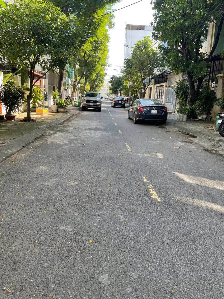 Cho thuê nhà 3 tầng mặt tiền Đường Hoài Thanh 114m² giá 25 triệu - Phù hợp làm văn phòng!