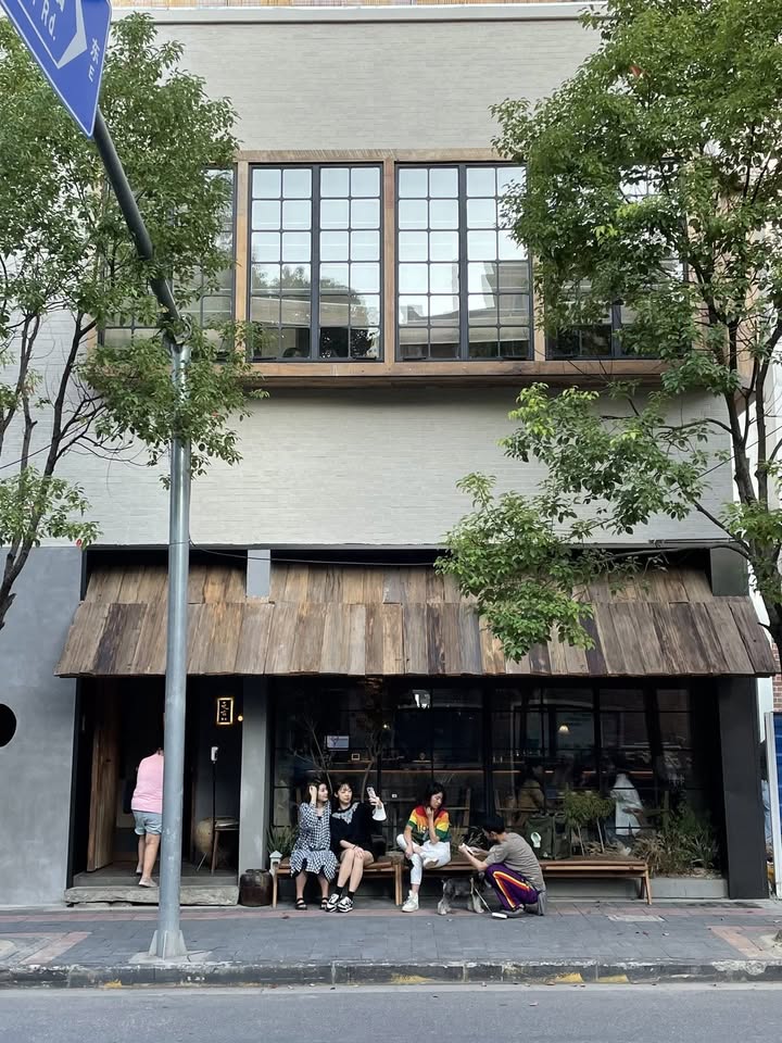 Nhà 3 tầng mặt tiền Lê Duẩn quận Hải Châu 256m² giá 30 triệu - Kinh doanh đa ngành nghề!