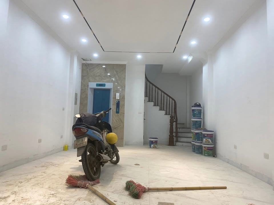 Nhà 6 tầng Tây Mỗ 35m² giá 8 tỷ - Ô tô đỗ cửa, tiện ích đầy đủ!