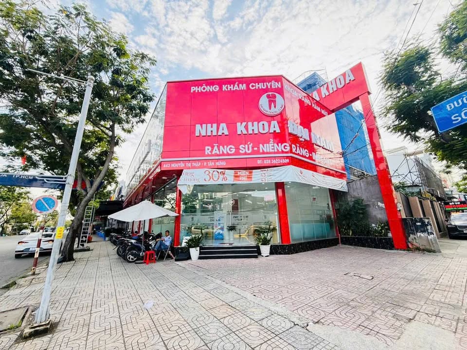 Nhà cho thuê góc 2 mặt tiền Nguyễn Thị Thập, Quận 7 - Diện tích 210m², giá thoả thuận!