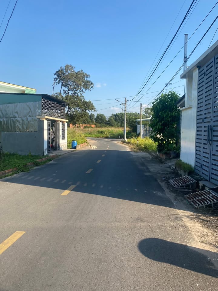 Nhà đẹp 184m² tại Phường Tân Định, Bến Cát - Giá 2.45 tỷ, chính chủ bán gấp!