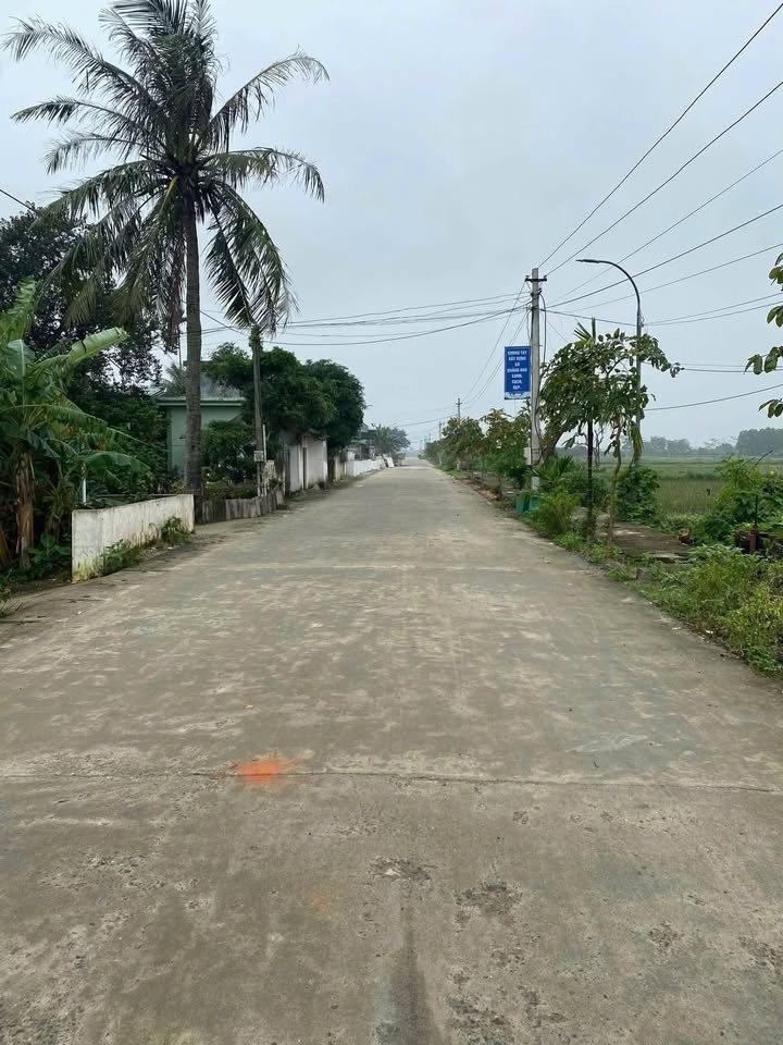 Đất nền Quảng Hòa 121m² giá 4xx triệu - Đường thông ô tô tránh nhau