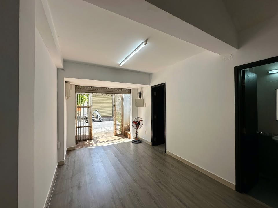 Nhà cho thuê hẻm xe tải Tân Bình 52m² giá 15 triệu - Full nội thất tiện nghi!