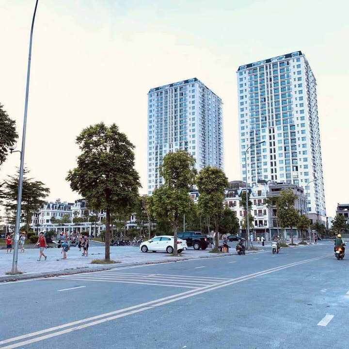 Căn hộ cho thuê 120m² tại HC Golden City Long Biên - Nội thất cơ bản, giá tốt!