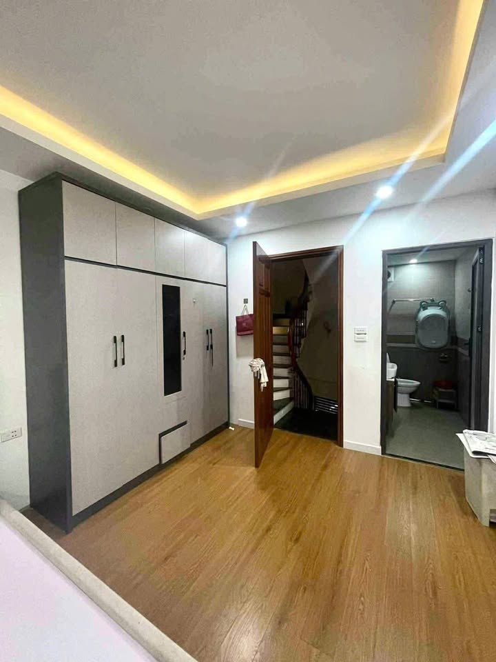 Nhà nguyên căn cho thuê tại ngõ Hồ Ba Mẫu, Đống Đa 35m² - Đồ nội thất xịn, vào ở ngay!