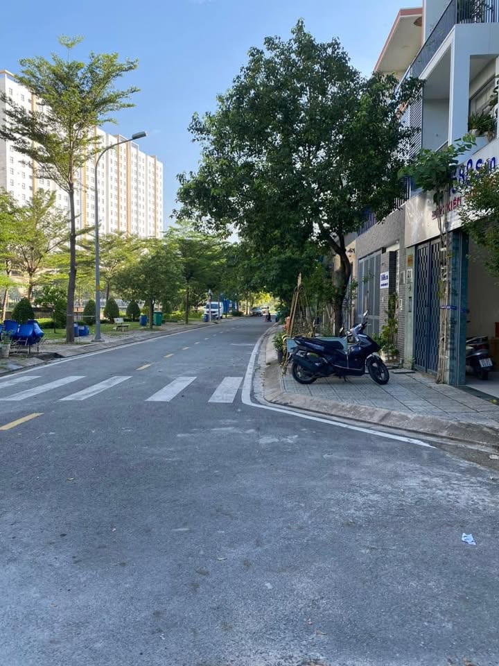 Nhà 3 tầng hoàn công khu Savico Thủ Đức 144m² giá 10.5 tỷ - Chủ bán rẻ hơn giá thị trường!