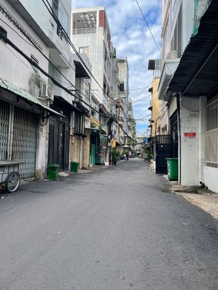 Nhà 3 tầng mới quận 1 - 16.8m² giá 4.8 tỷ - Hẻm ô tô vào tận nhà!