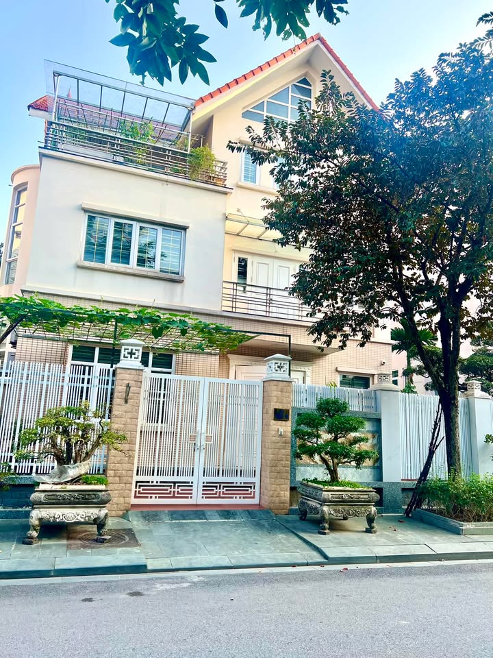 Biệt thự cho thuê KĐT Văn Phú 230m² giá tốt - Nhà mới, đầy đủ nội thất!