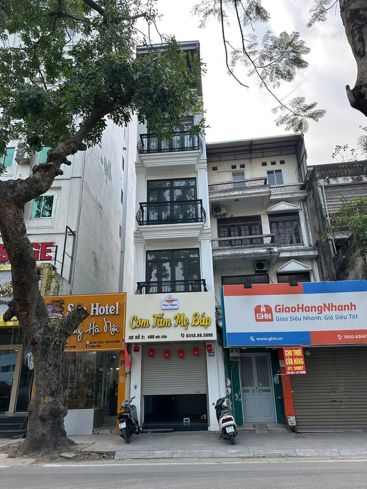 Nhà cho thuê tại Đội Cấn, Ba Đình, Hà Nội - 3 tầng, tiện nghi đầy đủ chỉ 300 triệu/tháng!