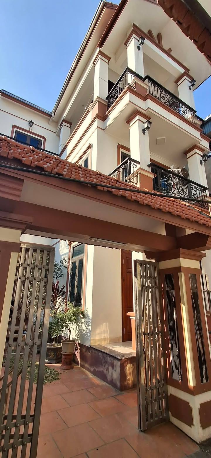 Nhà góc 3 tầng Phố Trôi, Hoài Đức 116m² giá 9.5 tỷ - Sổ đỏ chính chủ, nội thất gỗ lim!