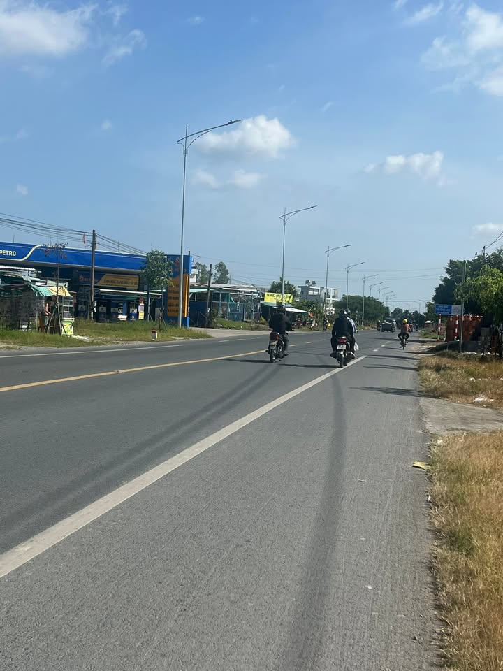 Đất nền mặt tiền Quốc lộ 50, xã Bình Đông, 2171m² - Sổ hồng chính chủ, giá tốt!