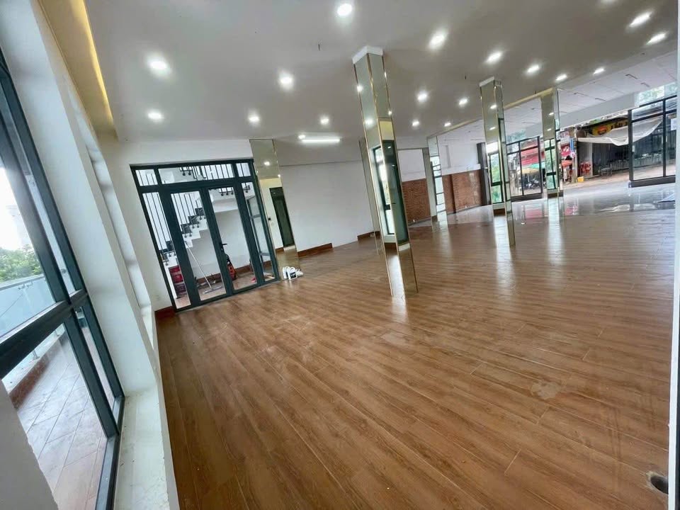 Nhà mặt tiền kinh doanh đường Nguyễn Công Trứ, Buôn Ma Thuột 450m² - Cho thuê giá 35 triệu/tháng!