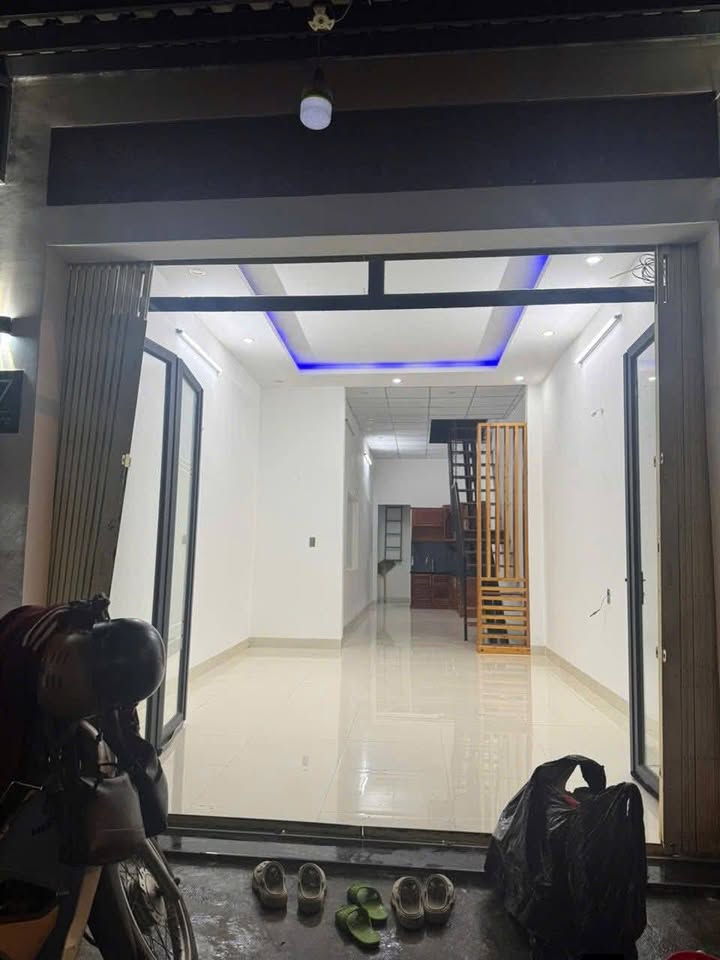 Nhà mặt tiền Đinh Công Tráng, Buôn Ma Thuột 2PN giá 6.5 triệu - Phù hợp cho gia đình hoặc kinh doanh!