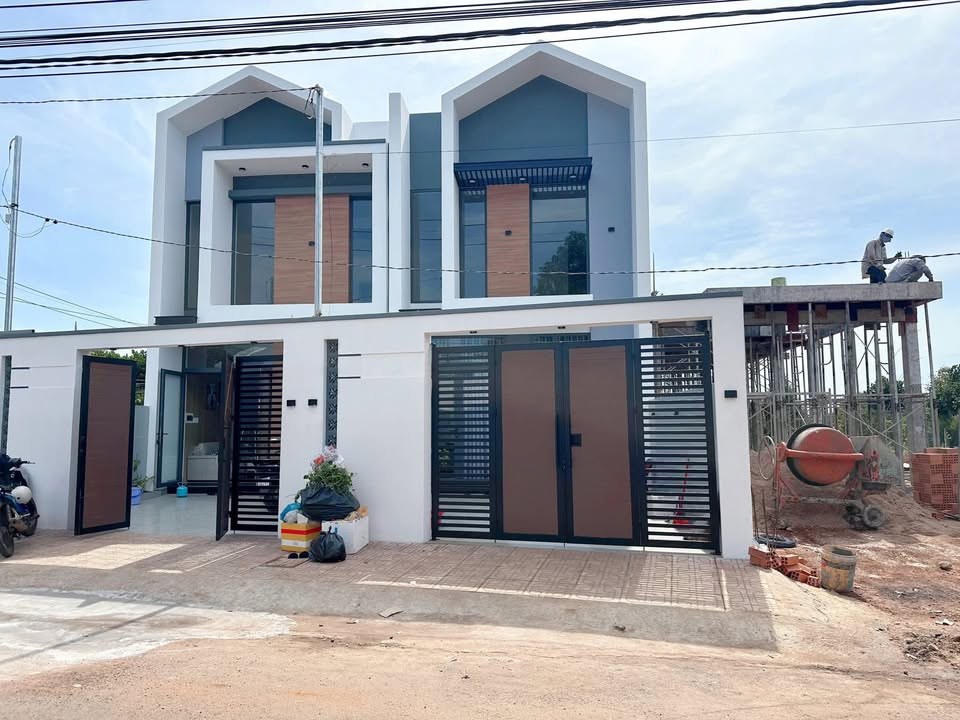 Nhà mặt tiền đường Bàu Trâm, Long Khánh 100m² giá 1.85 tỷ - Bàn giao trước Tết!