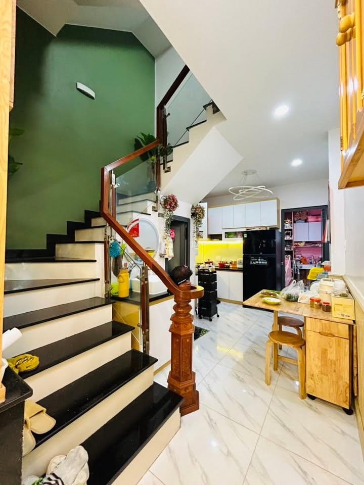 Nhà 4 tầng gần Huỳnh Tấn Phát, Quận 7 - Giá chỉ 6 tỷ - Sẵn sàng vào ở!