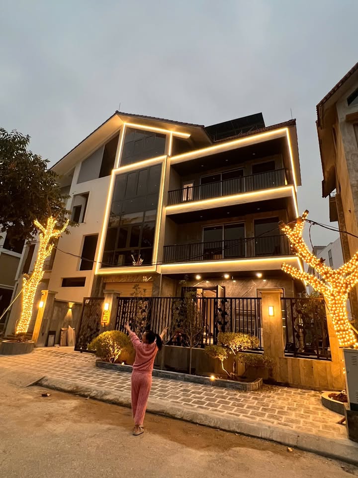 Biệt thự cho thuê khu đô thị Ngôi Nhà Mới, Quốc Oai 300m² - Sân vườn rộng, bể bơi riêng!