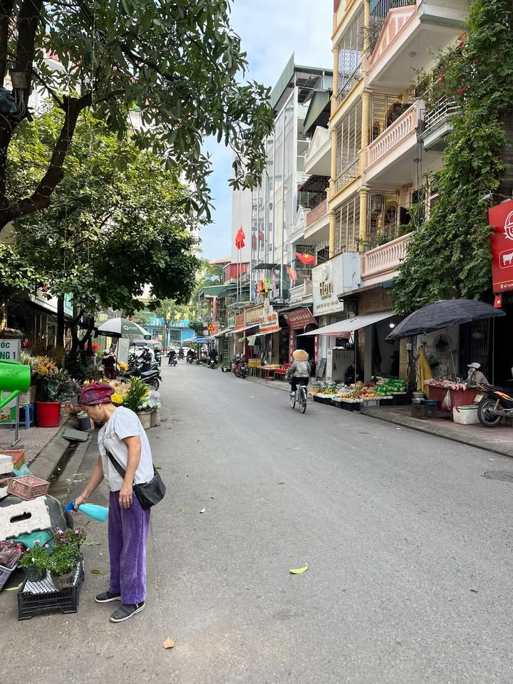 Nhà phố Bồ Đề, Long Biên 30m² giá 2.8 tỷ - Cực hiếm, sẵn sổ sang tên!