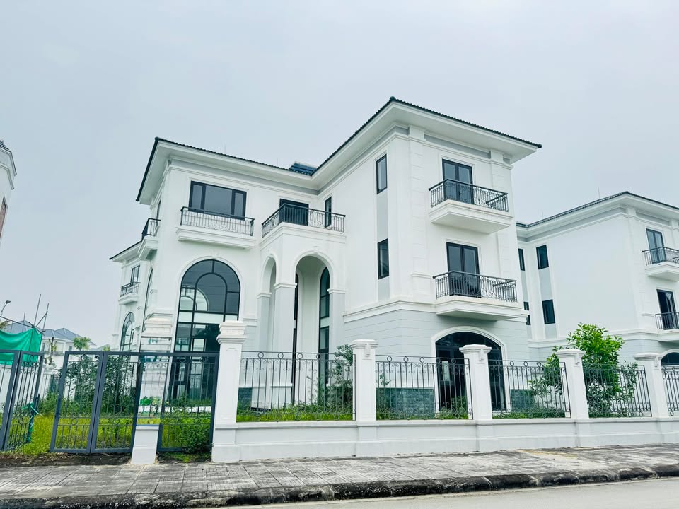 Bán căn hộ Townhouse Vinh Heritage 200m² giá 12 tỷ - Mặt tiền 14m, hướng Tây