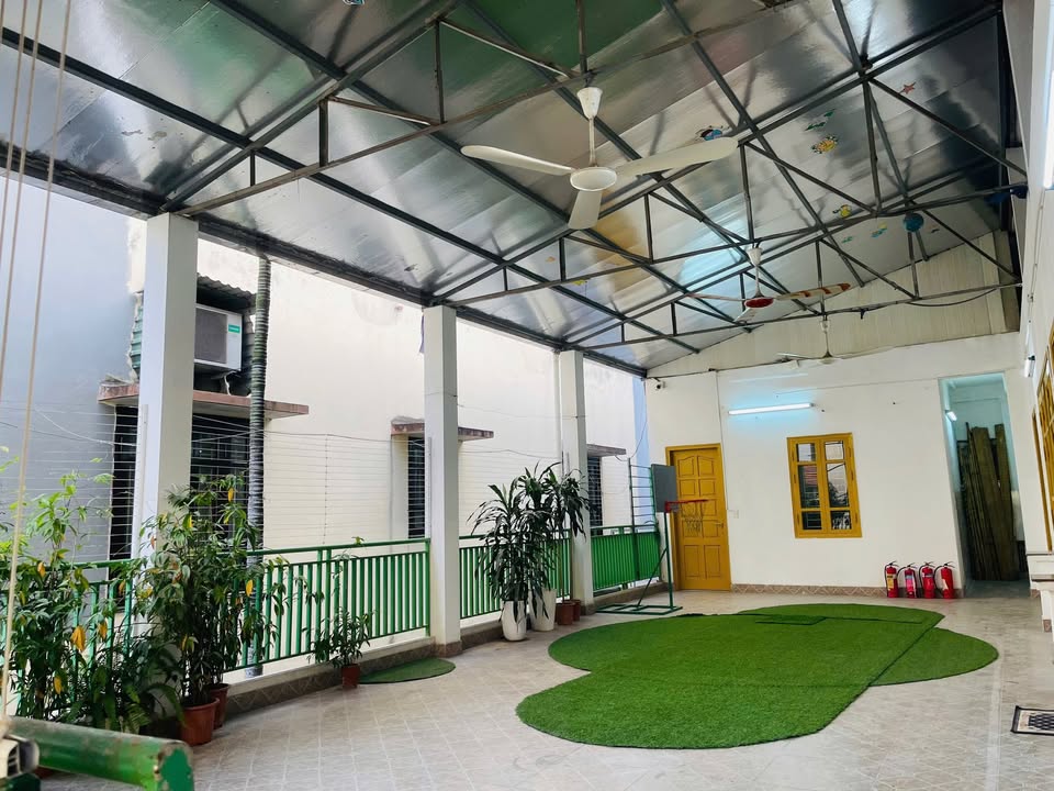 Nhà nguyên căn 2 tầng Thạch Bàn Long Biên 226m² giá 20 triệu - Phù hợp làm trường mầm non