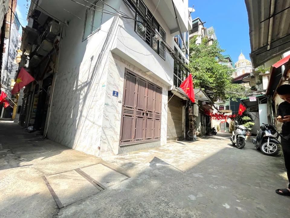 Nhà Cầu Diễn 32m² giá 5 tỷ - Lô góc sáng thoáng, gần chợ, trường học!