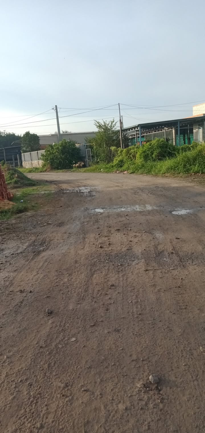 Đất nền 2 mặt tiền ấp Tràm Lạc 330m² giá 3.6 tỷ - Cơ hội đầu tư vàng!