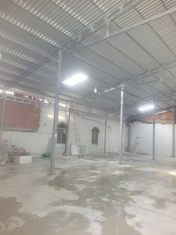 Kho cho thuê 400m² mặt tiền hẻm Nước Đá - Phù hợp cho xe tải