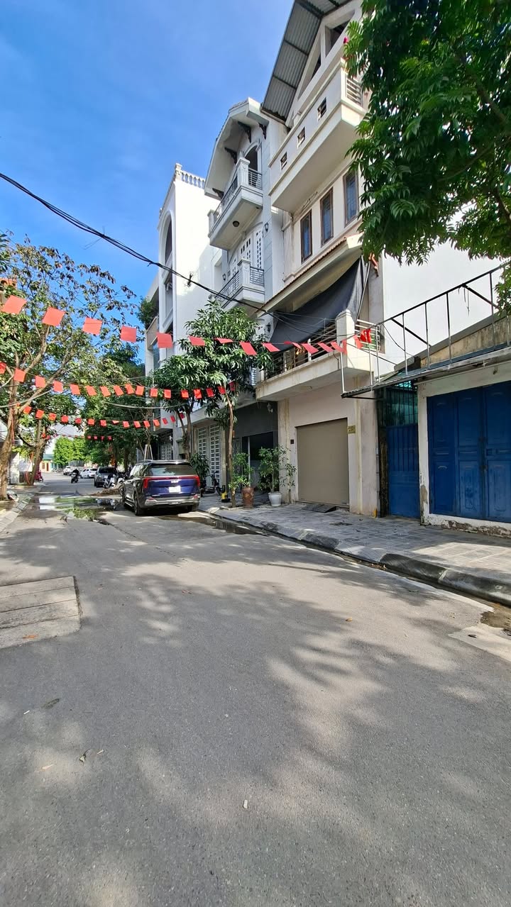 Đất phân lô Ngọc Thụy Long Biên 80m² - Kinh doanh sầm uất, sổ đỏ chính chủ!