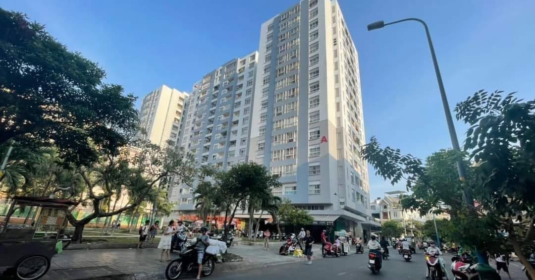 Căn hộ chung cư Bàu Cát 2 quận Tân Bình 66m² giá 3.7 tỷ - Full nội thất, sổ hồng lâu dài!
